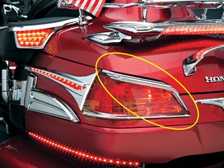 Paupières chromées pour les feux du top-case. 3235
