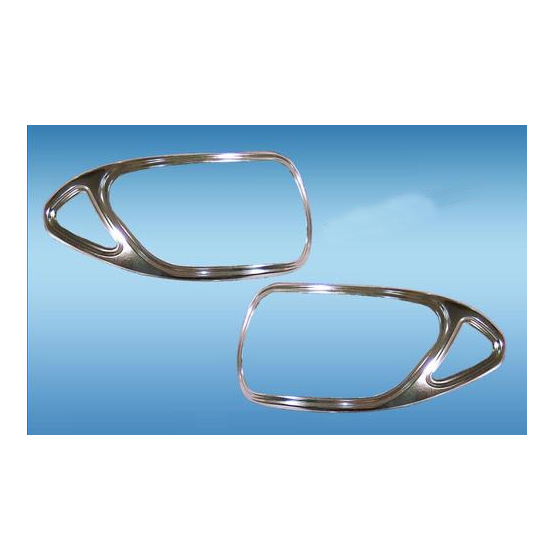 Entourages chromés de clignotants avant.